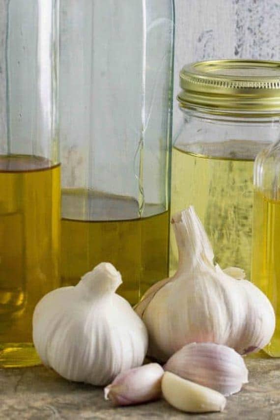 low FODMAP garlic-infused-olive-oil-cropped-vertical
