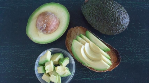 This is what 30 grams of avocado looks like. Is Avocado Low FODMAP?