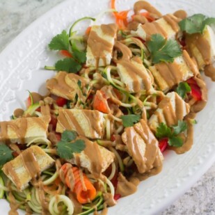 Low FODMAP zoodles & tofu with garlicky peanut sauce