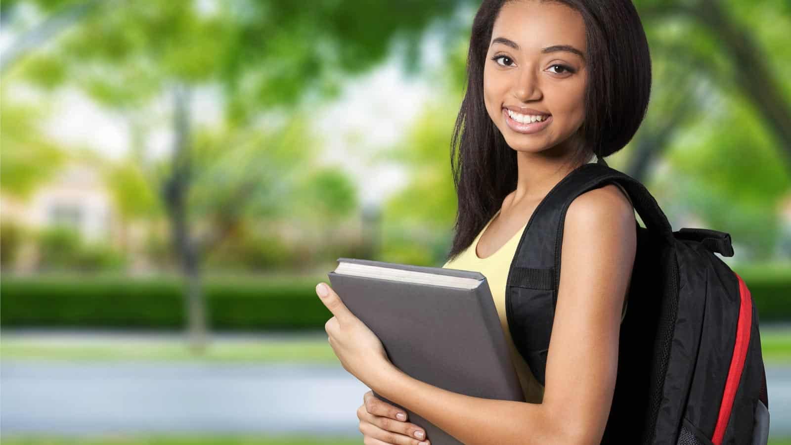 students with backpack.olegdudko via 123rf