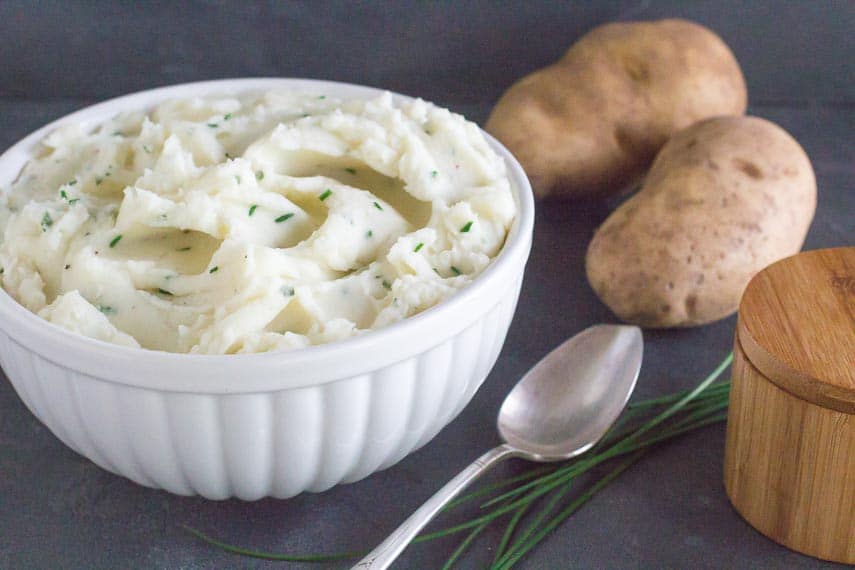 Low FODMAP Sour Cream & Chive Mashed Potatoes with ingredients