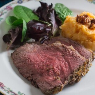 closeup of low FODMAP horseradish crusted roast beef on decorative plate