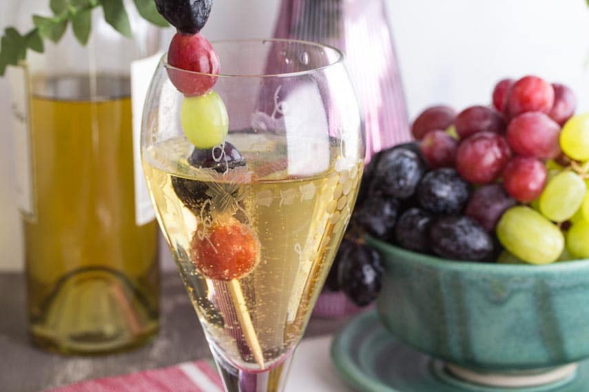 closeup of low fodmap white wine spritzer in a clear glass