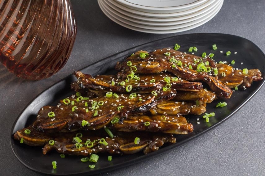 black oval platter of low FODMAP Korean BBQ Short Ribs with scallions