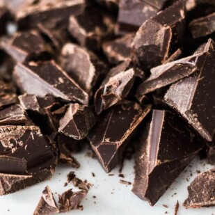 dark chocolate is low FODMAP in small amounts. Read All About Dark Chocolate & The Low FODMAP Diet