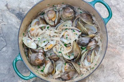 Low FODMAP Pasta with Clams & White Wine Sauce in green pot
