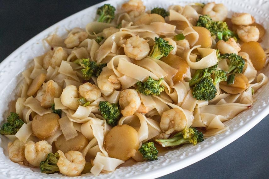 Low FODMAP Hot and Sour Shrimp Lo Mein closeup on white oval platter