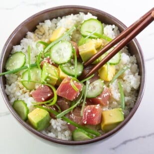 low FODMAP tuna poke brown bowl; overhead image