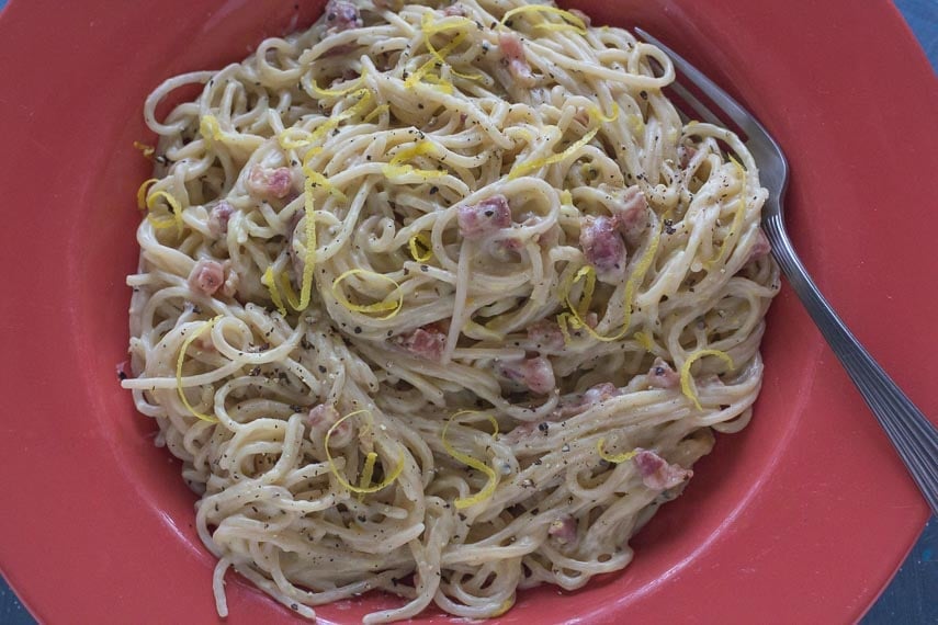 lemony low FODMAP carbonara in an orange bowl