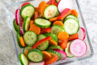 No FODMAP Vegetable Salad in clear square glass bowl