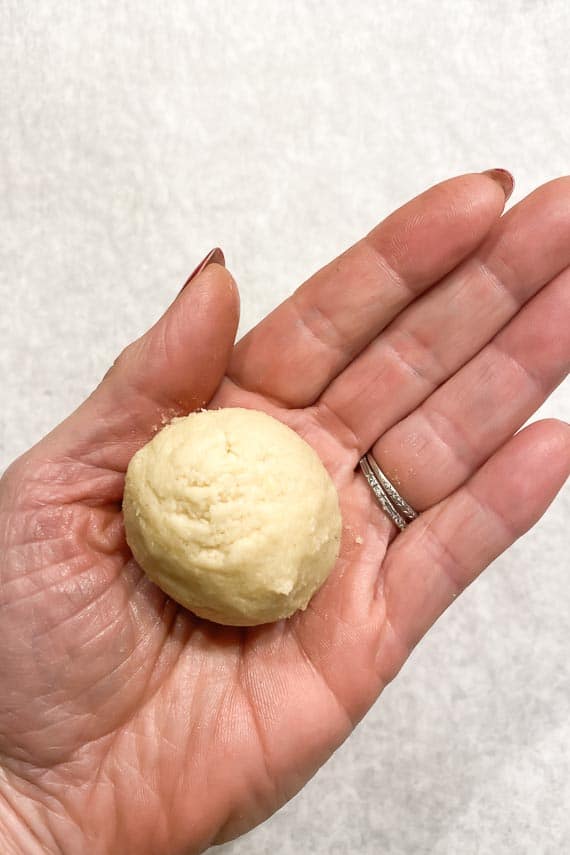 Rolling chilled dough for low FODMAP Snickerdoodles