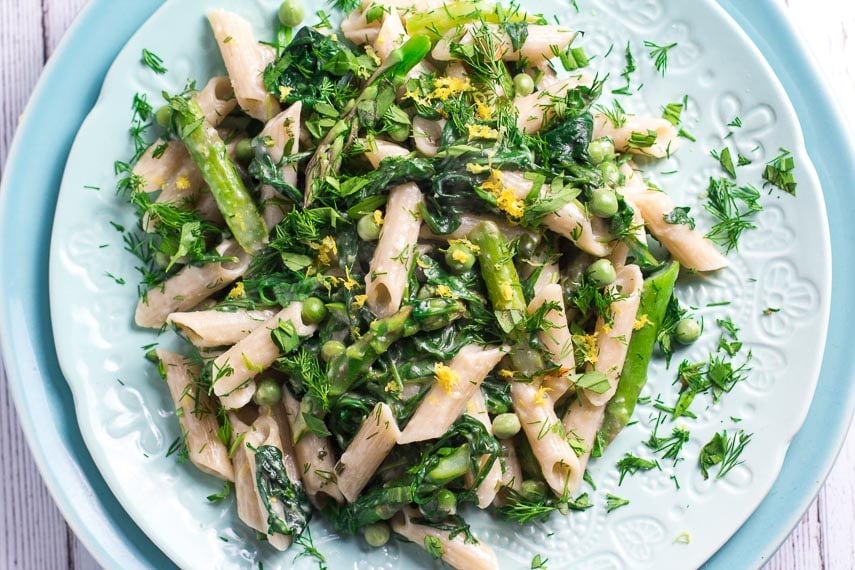 closeup of low FODMAP pasta primavera on aqua colored plates