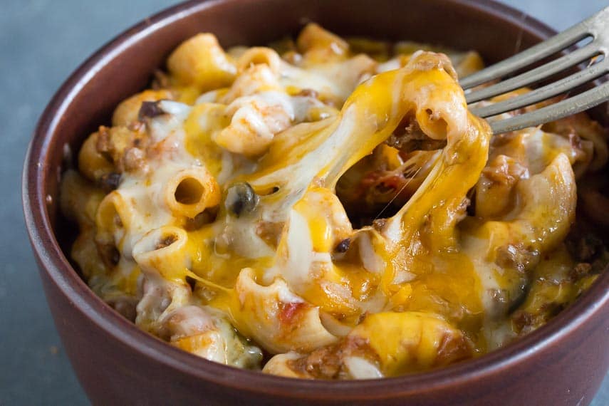 Low FODMAP Chili Mac in brown bowl with fork