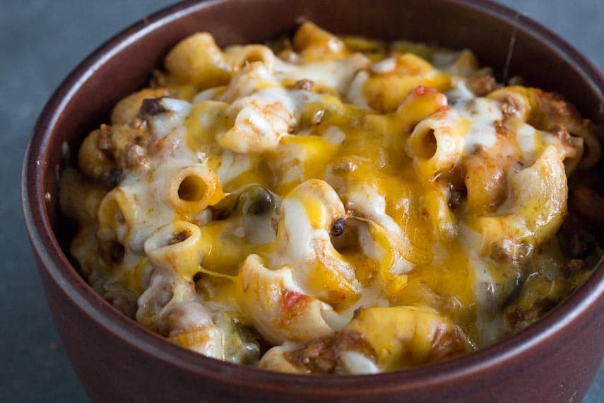 closeup of low FODMAP Chili Mac in brown bowl