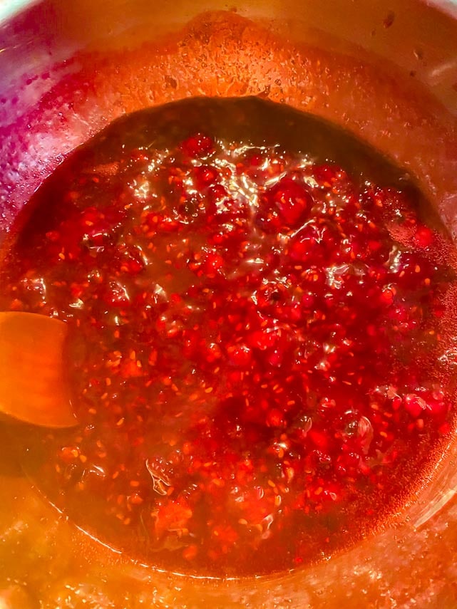 cooking sauce for mixed berry slab pavlova