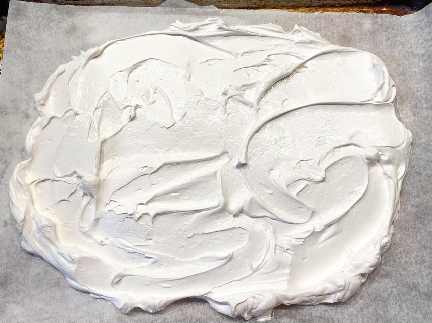 create large oval of meringue for slab pavlova