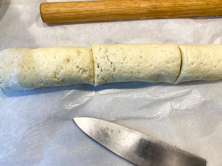 portioning log so that you can cut evenly sized buns