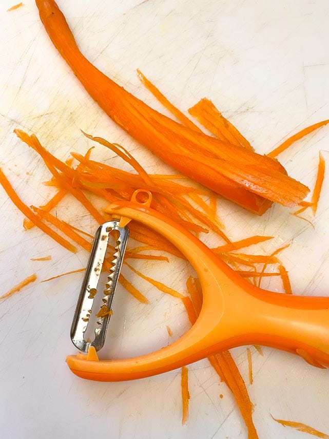 using a hand held julienne peeler