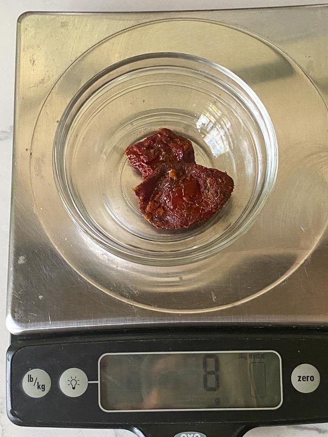 8 g of sundried tomatoes in bowl on scale