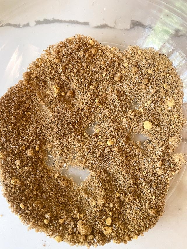 dry rub ingredients combined in glass bowl