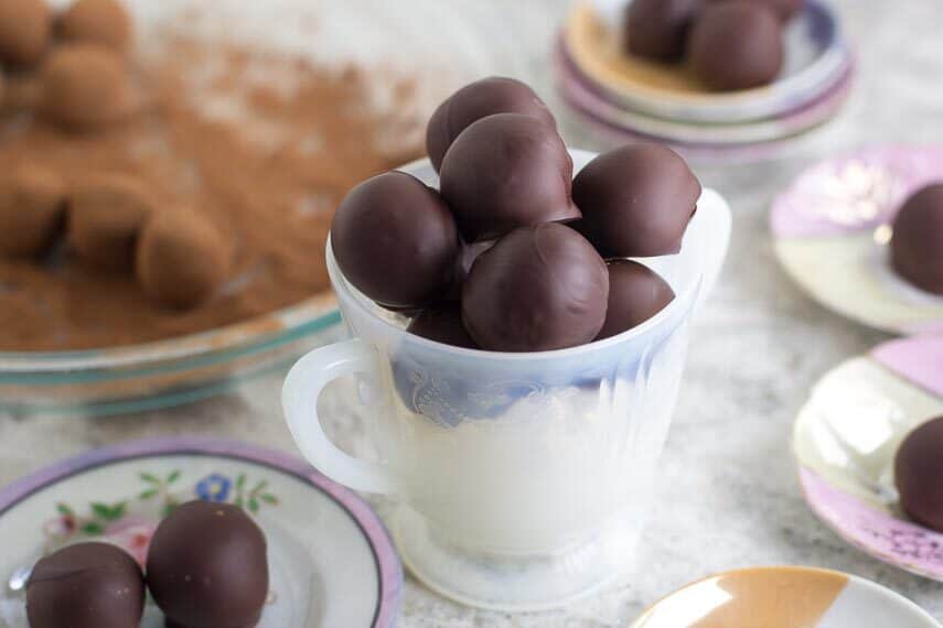 low-FODMAP-chocolate-dipped-truffles-in-vintage-white-dish