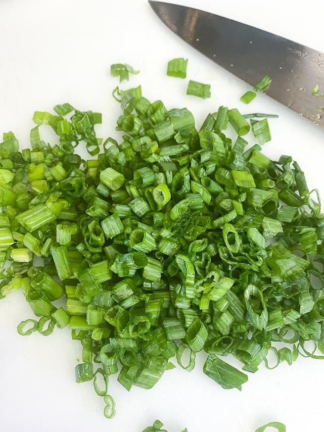 scallions-chopped-white-board-and-knife