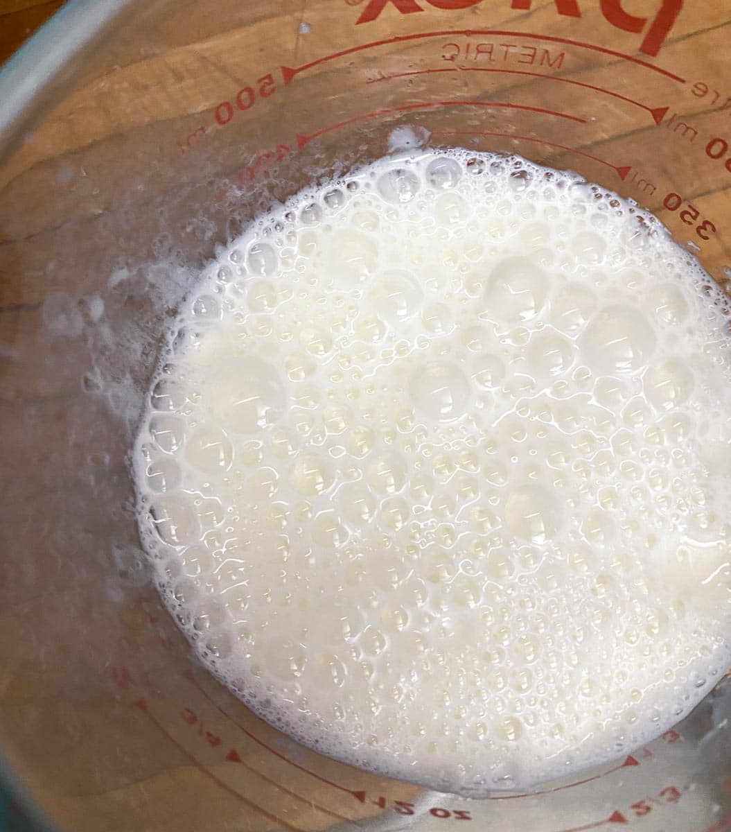 making faux buttermilk in glass measuring cup