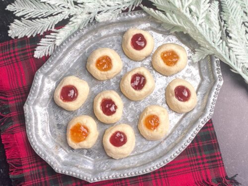 https://www.fodmapeveryday.com/wp-content/uploads/2021/11/Low-FODMAP-Thumbprint-Cookies-on-silver-platter-and-red-plaid-napkin-500x375.jpg