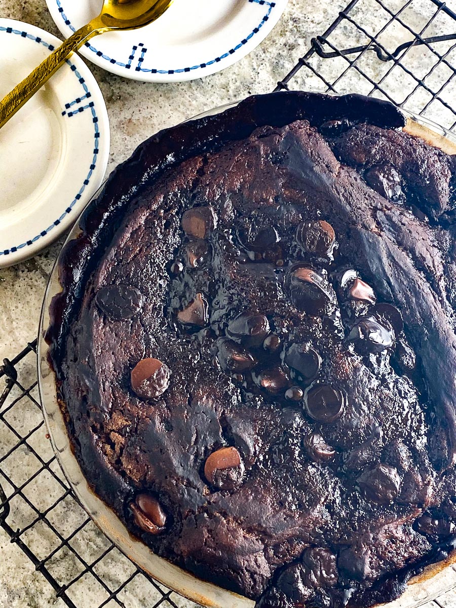 Low FODMAP chocolate Pudding Cake in pie plate on cooling rack