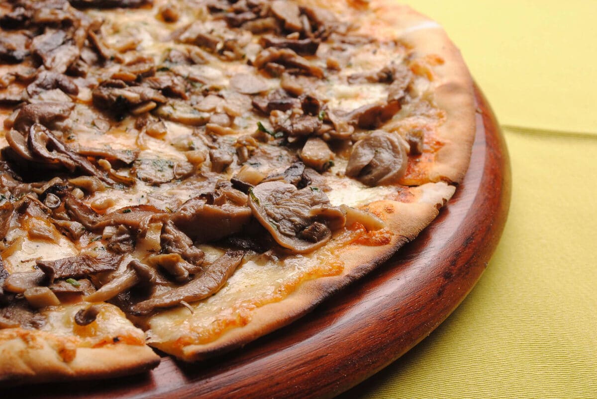 mushroom pizza close up