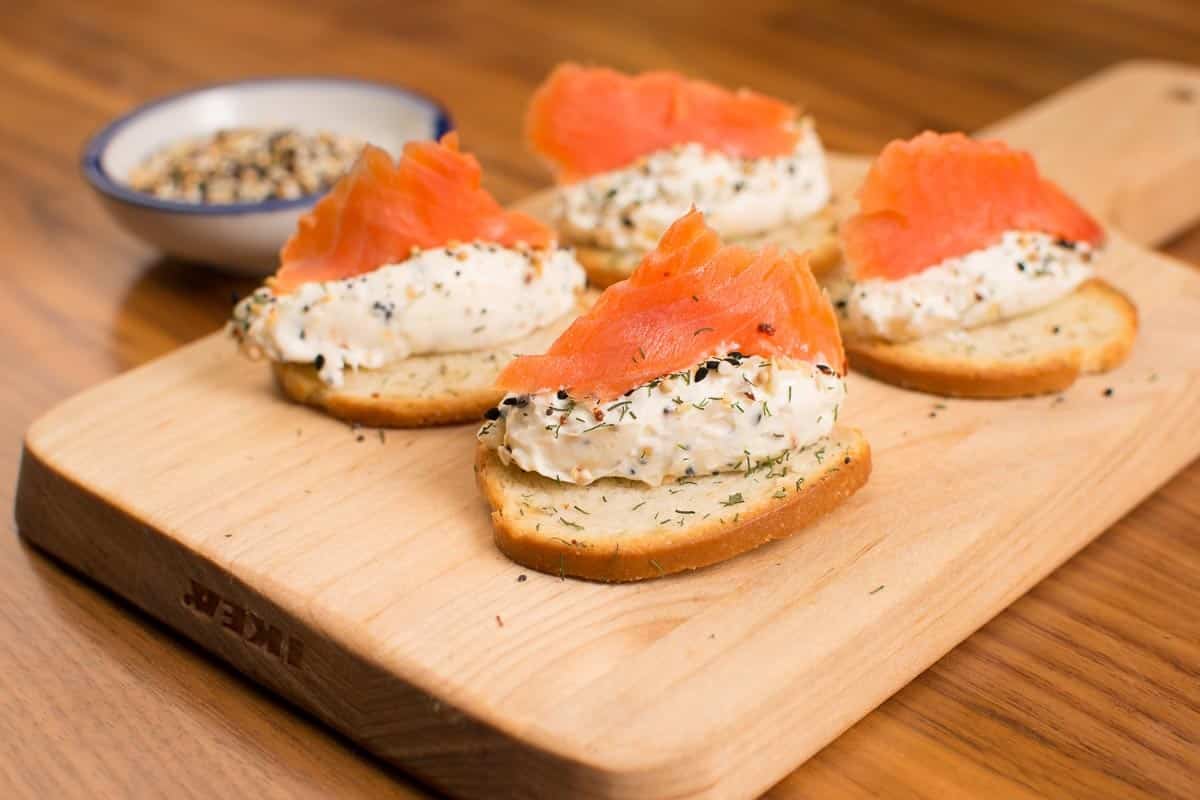 everything bagel seasoming used on smoked salmon