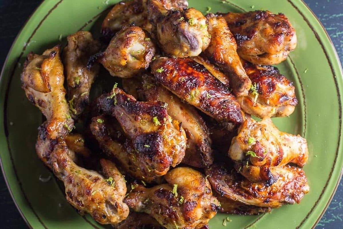 low-FODMAP-Honey-Roasted-Chili-Lime-Chicken-wings-closeup-on-a-green-plate.