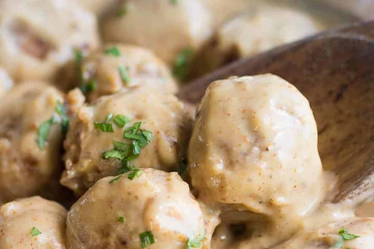 Meatballs-and-Gravy-Recipe