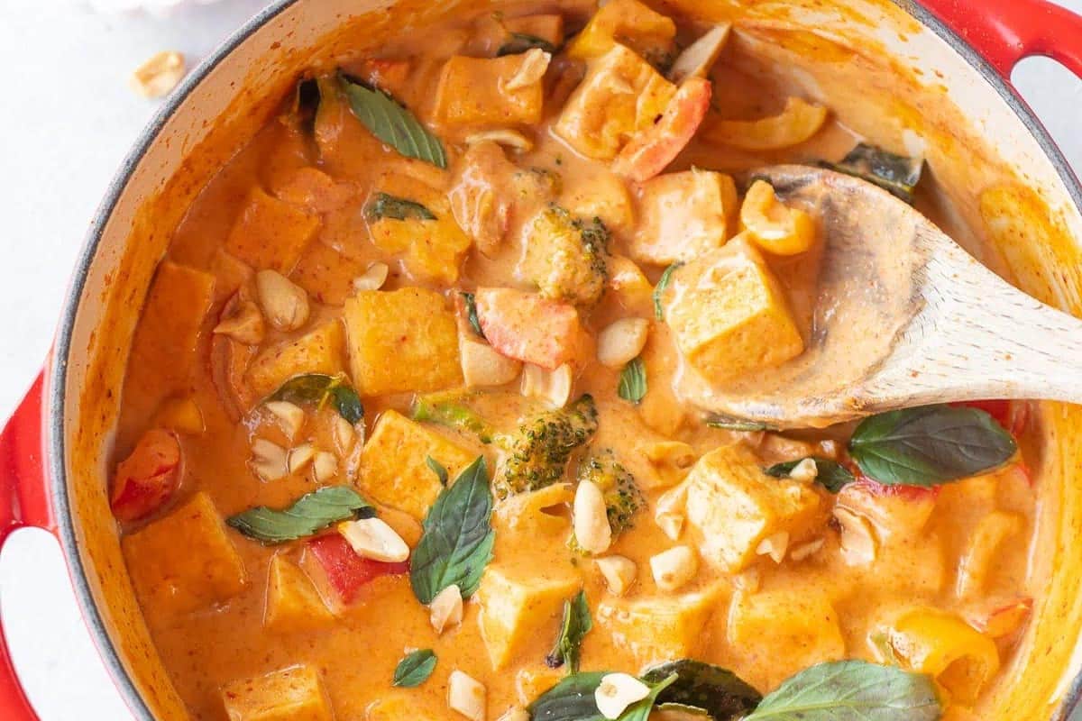 Vegan-Panang-Curry-Tofu-and-Vegetables-Piping-Pot-Curry