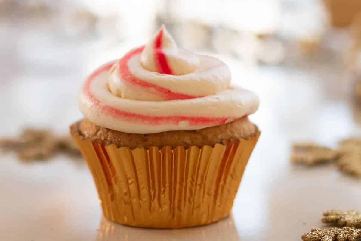 candy-cane-cupcakes-4