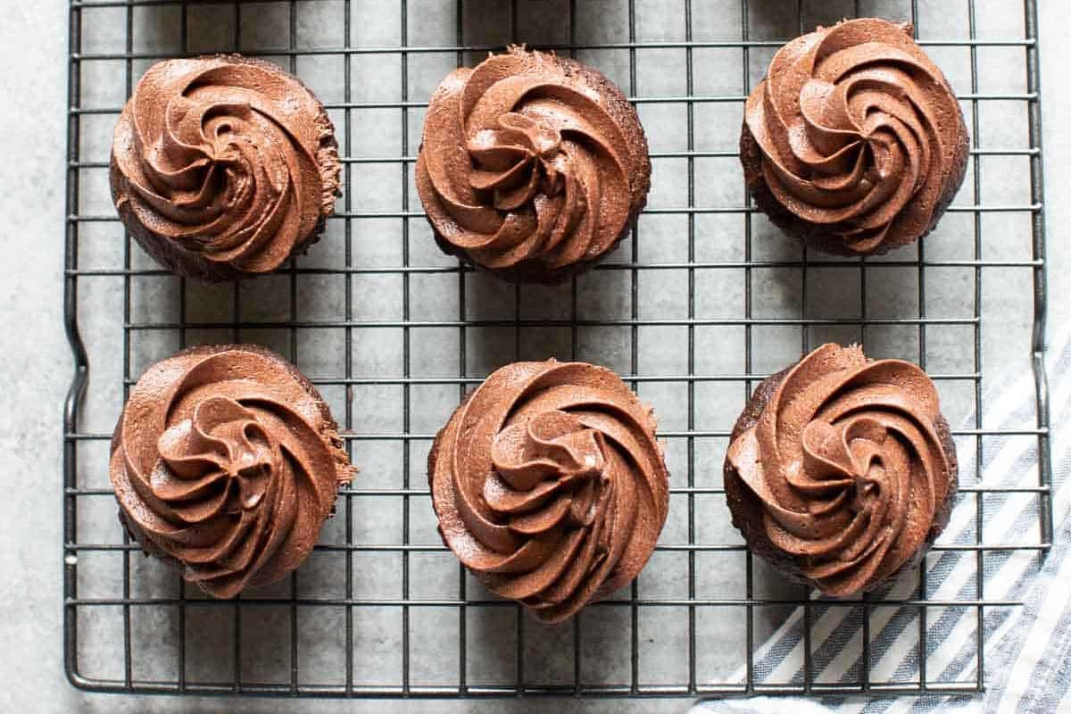 chocolate-almond-flour-cupcakes-6