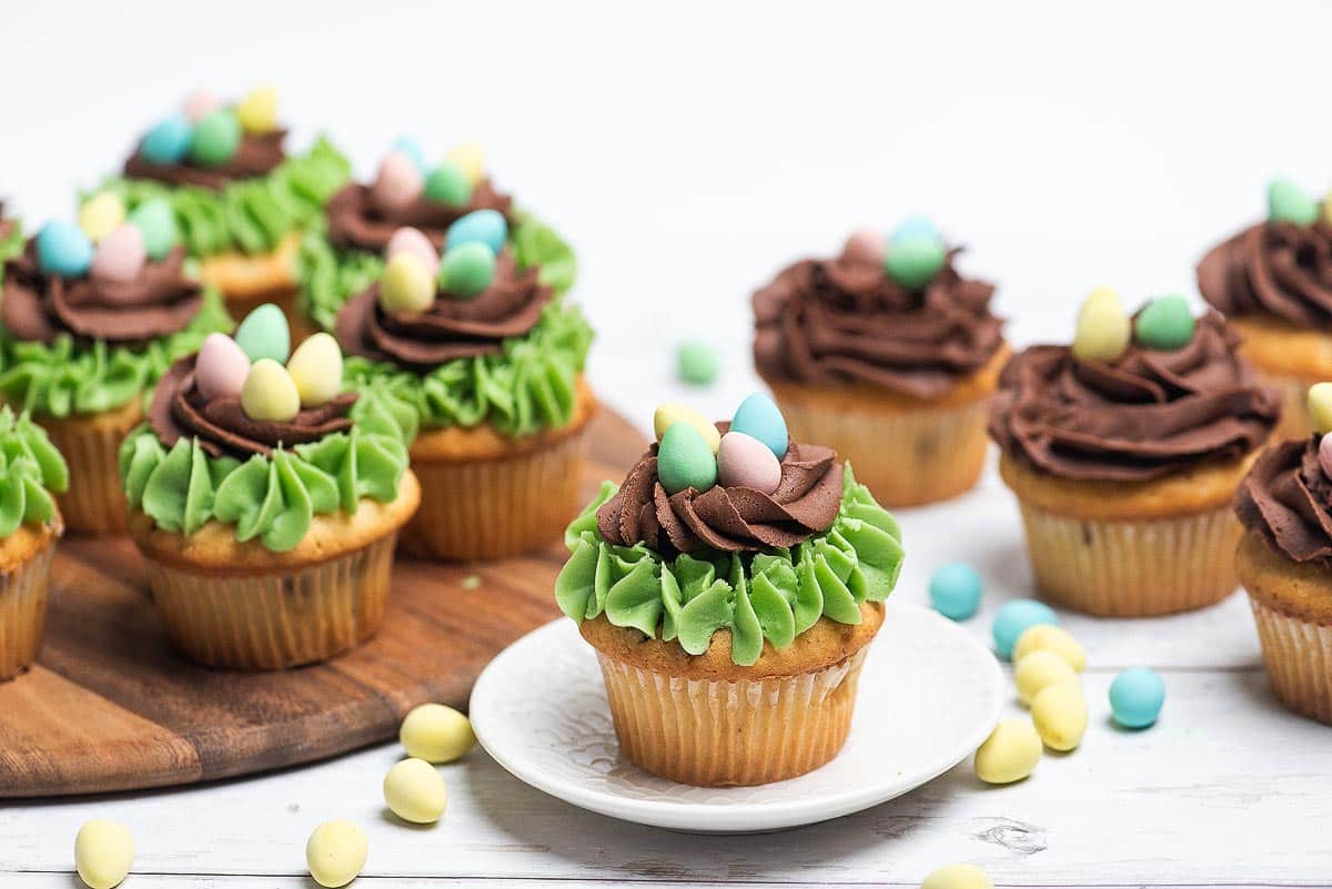 easy_easter_mini_egg_nest_cupcakes_bella_bucchiotti_46