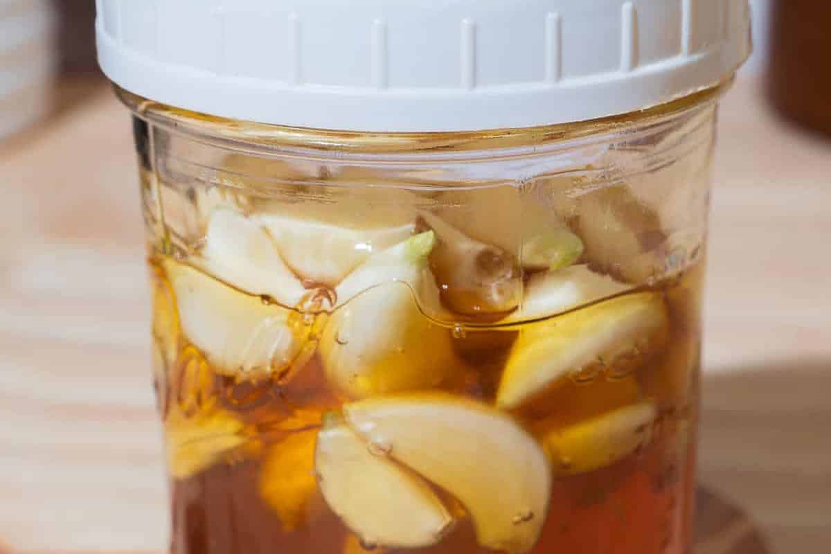 se-honey-fermented-garlic-in-mason-jar