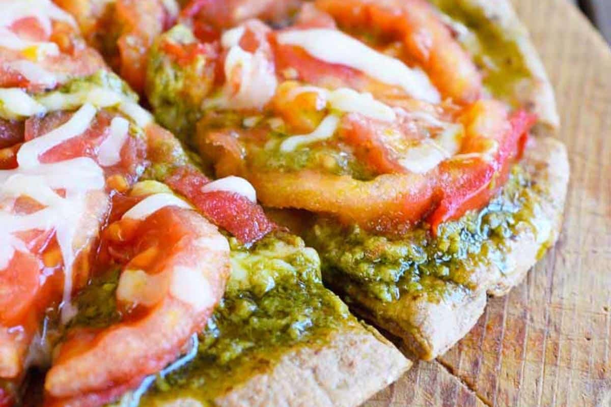 clean-eating-pesto-tomato-pita-pizza-v-1-.