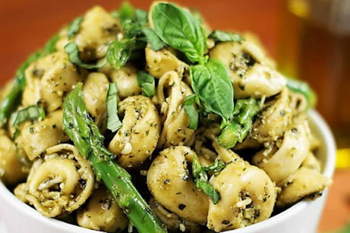 Pesto-Tortellini-Salad-with-Asparagus-Image.