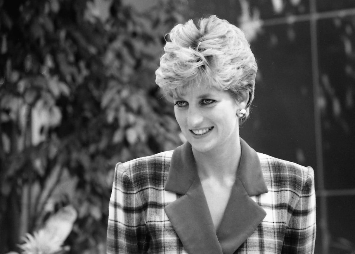 Princess_Diana_at_Accord_Hospice.