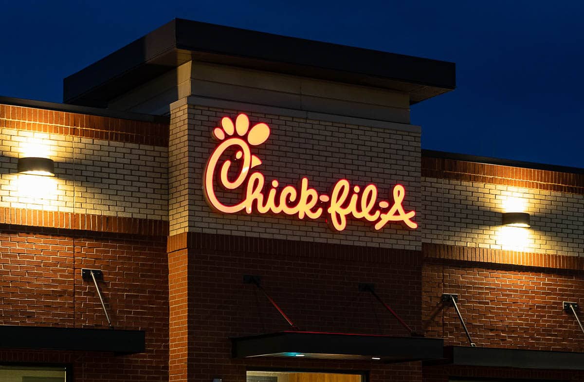 Chick-fil-A_Fast_Food_Restaurant_in_West_St_Paul,_Minnesota,_2018.