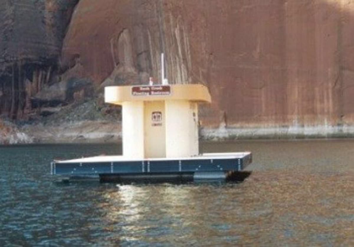 Floating-Bathroom-Lake-Powell_GH_content_650px.