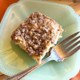 Square of Low FODMAP Sour Cream Apple Streusel Cake on green plate.