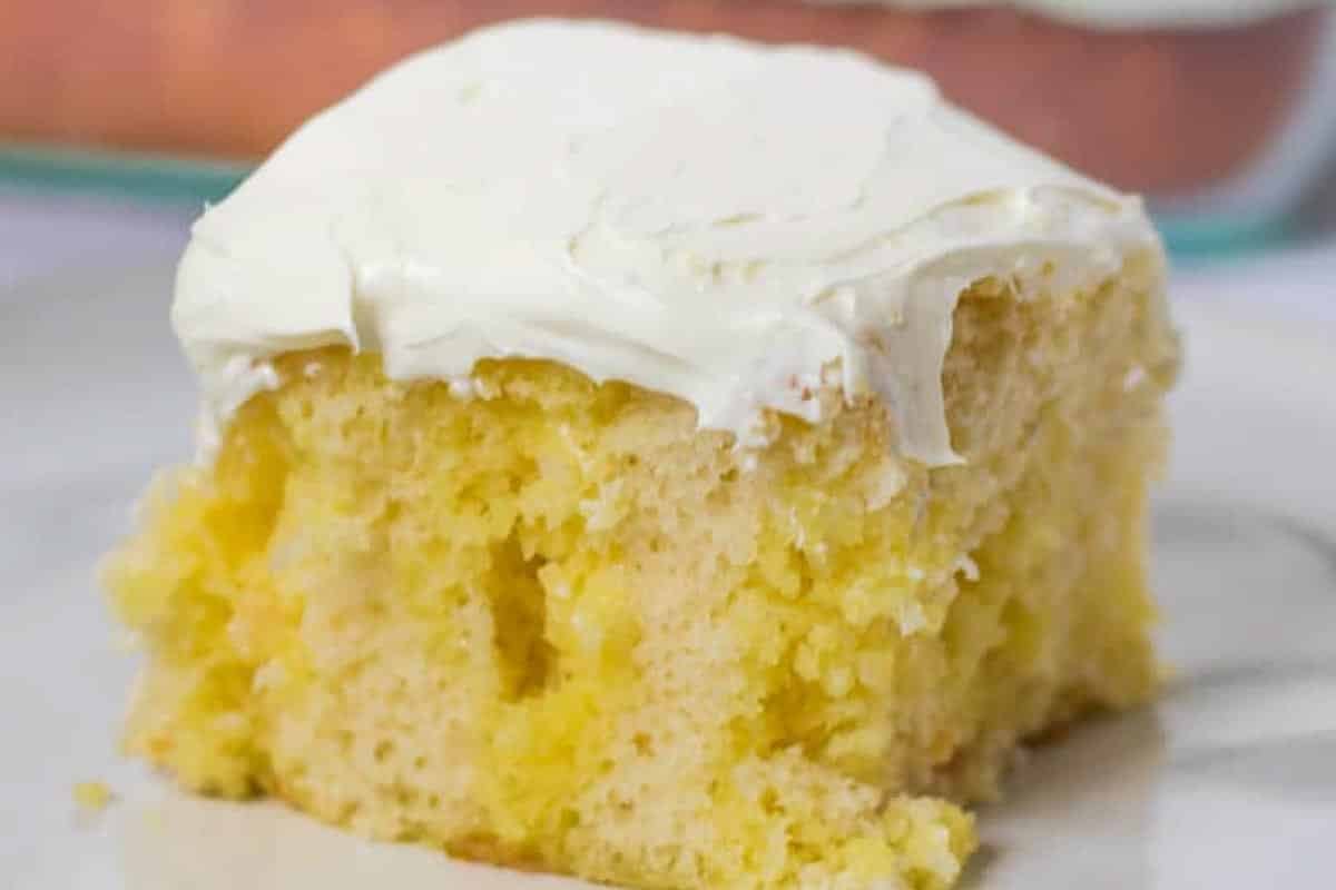 Lemon-Jello-Poke-Cake.