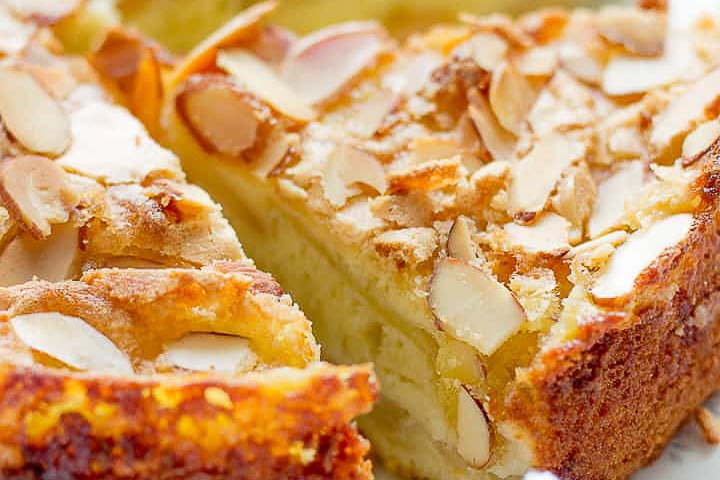 easy-apple-sponge-cake-recipe.