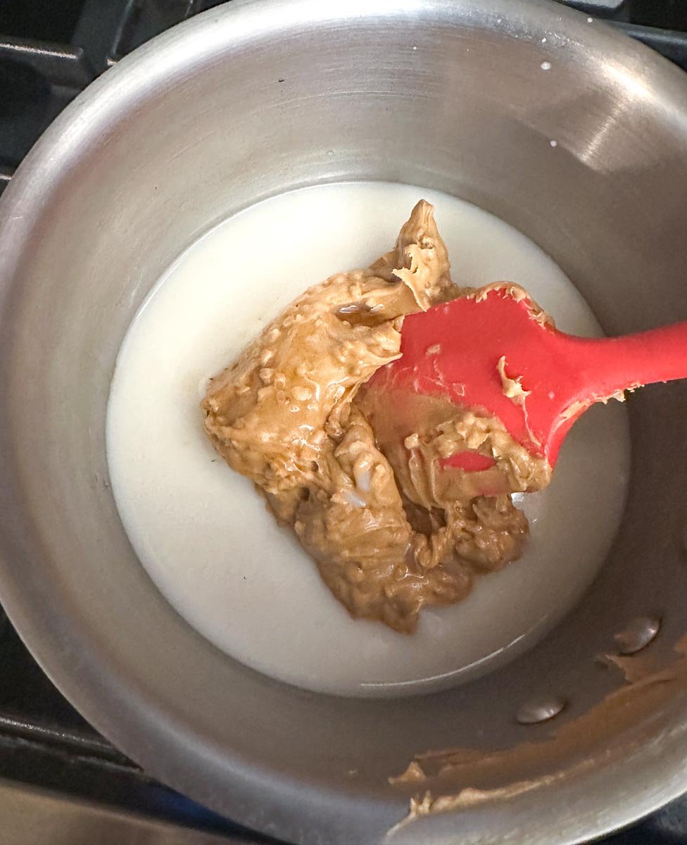 combining wet ingredients for Low FODMAP Snack Bars.