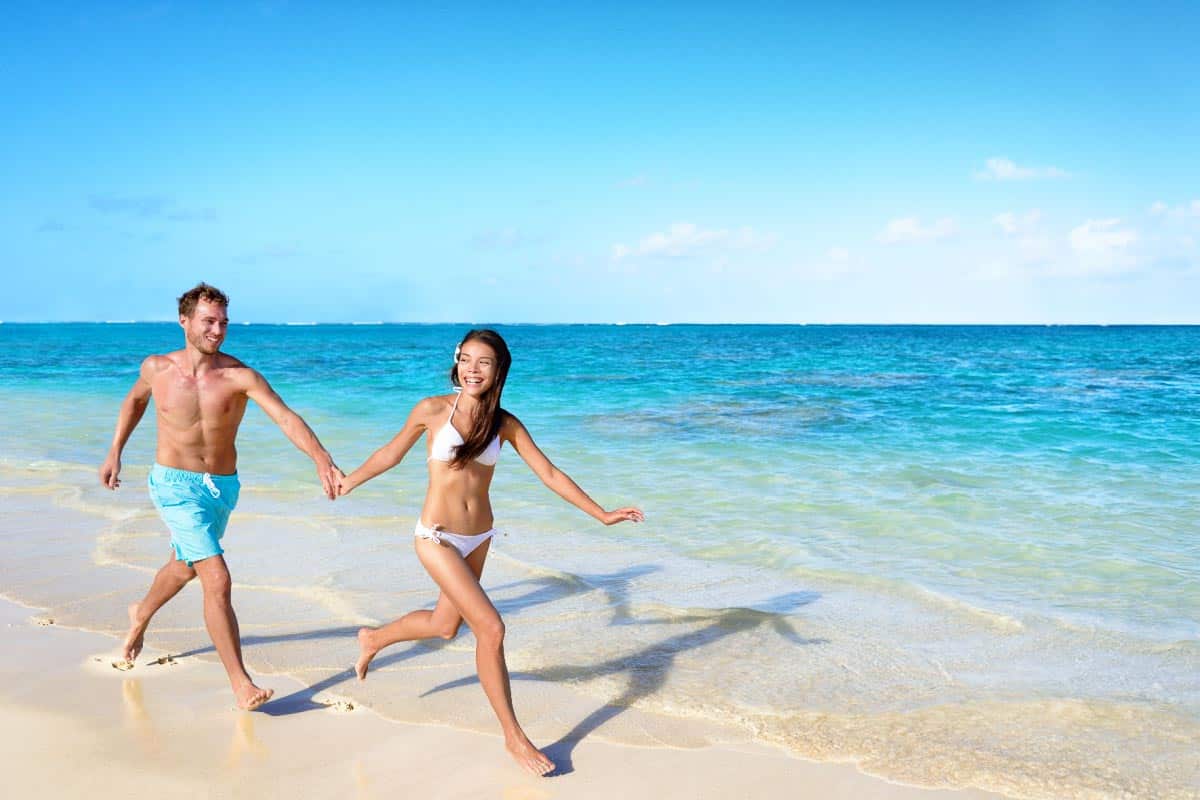 couple on Florida beach. Shutterstock_1408192469.