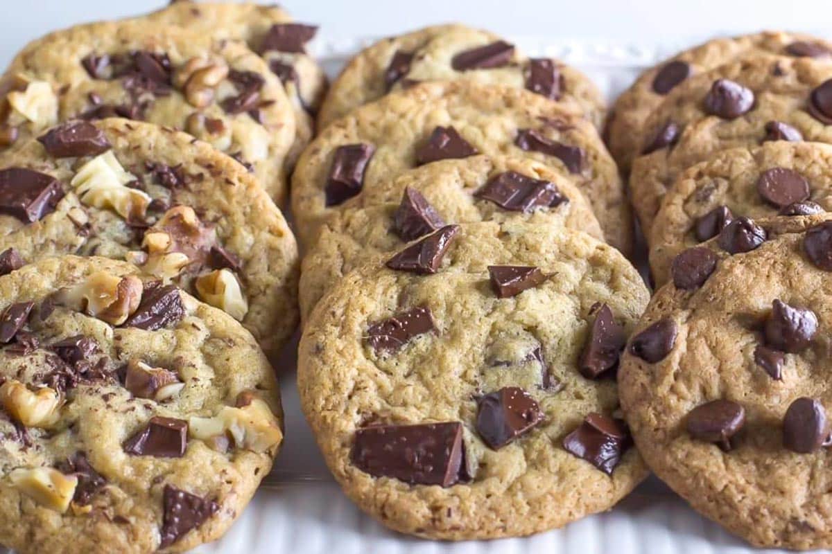 Low-FODMAP-One-Bowl-Chocolate-Chunk-Cookies-closeup.