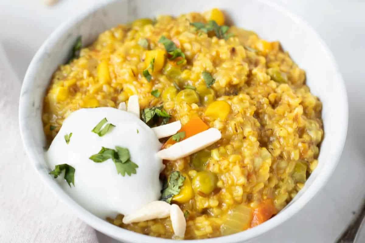 Savory-Oatmeal-with-Indian-Spices-and-veggies-Piping-Pot-Curry.